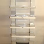 Etagere en plexiglass de salon de coiffure
