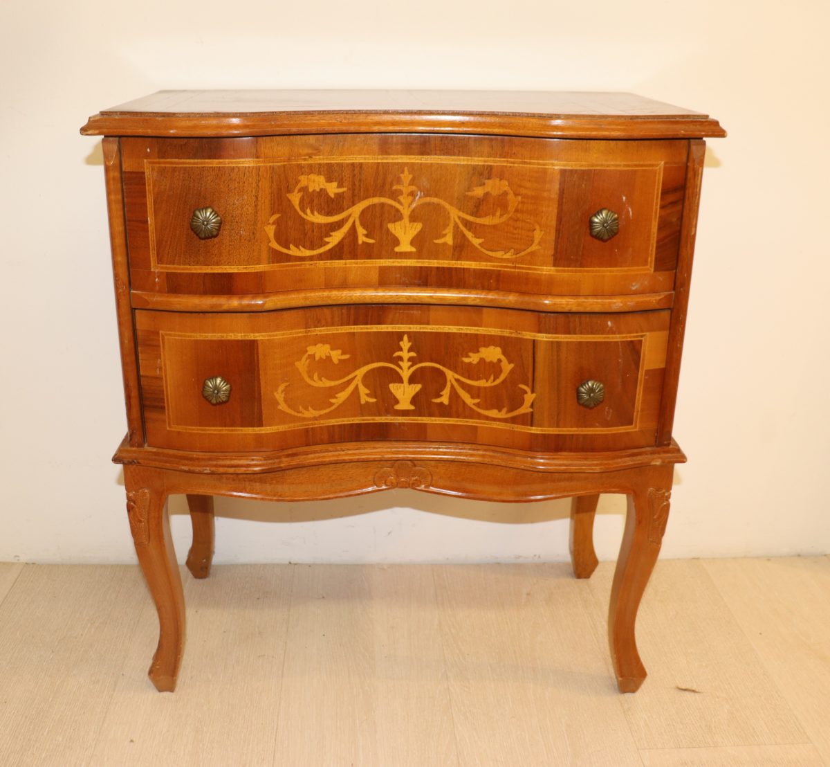 Petite commode marquetée – Image 1