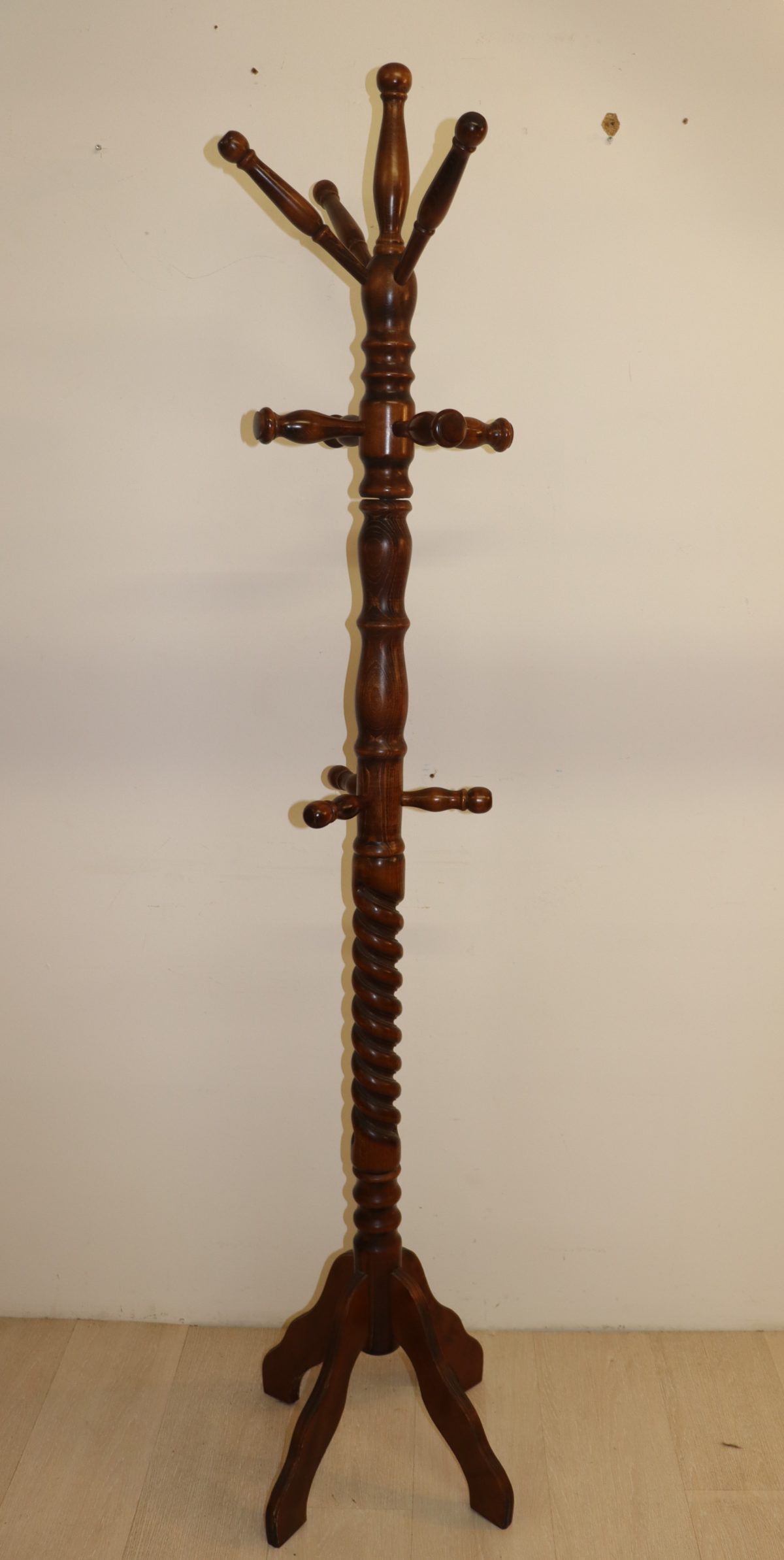 Porte habit en bois – Image 1