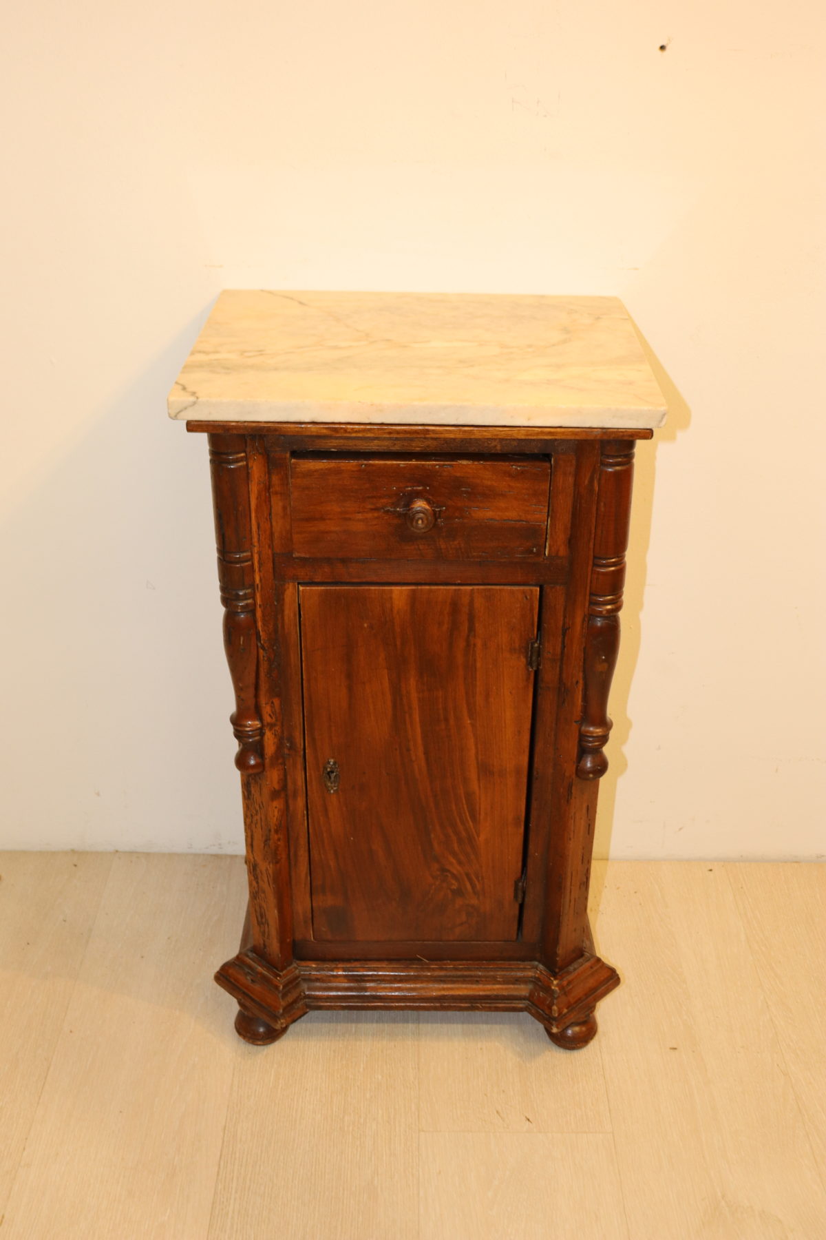 Meuble d`appoint avec marbre – Image 1