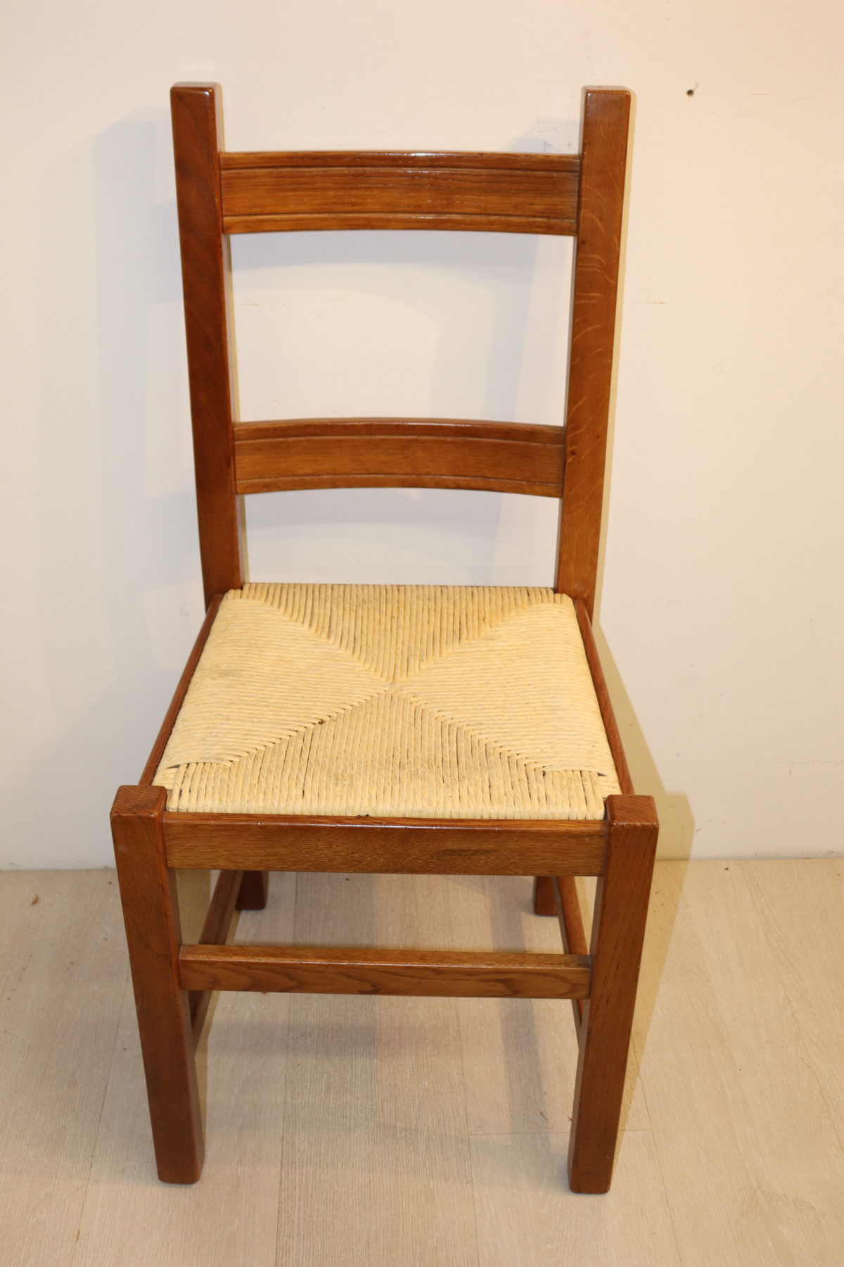 Chaise en bois – Image 1