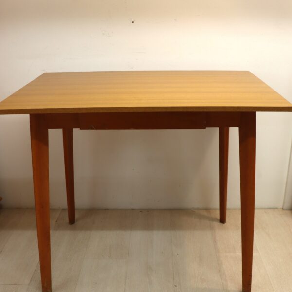 Table à manger en formica