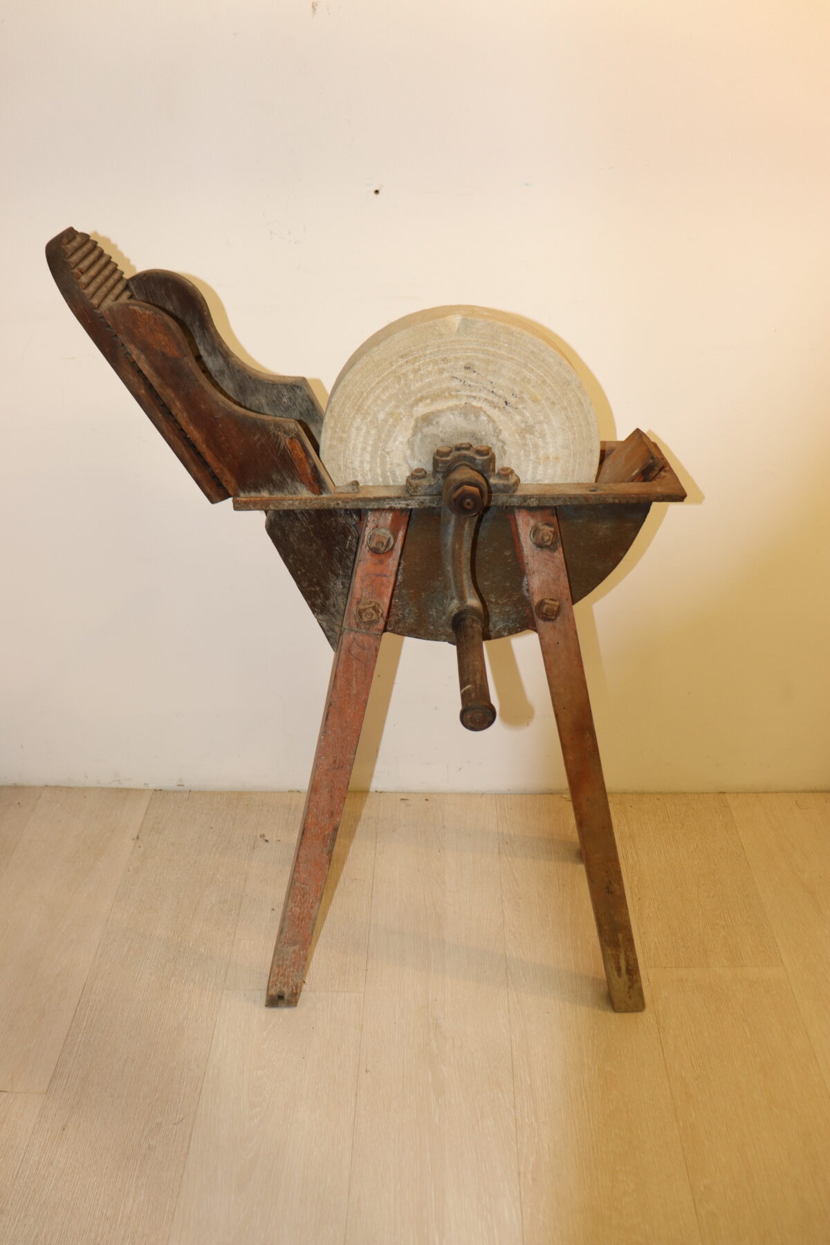 Meule en pierre – Image 1