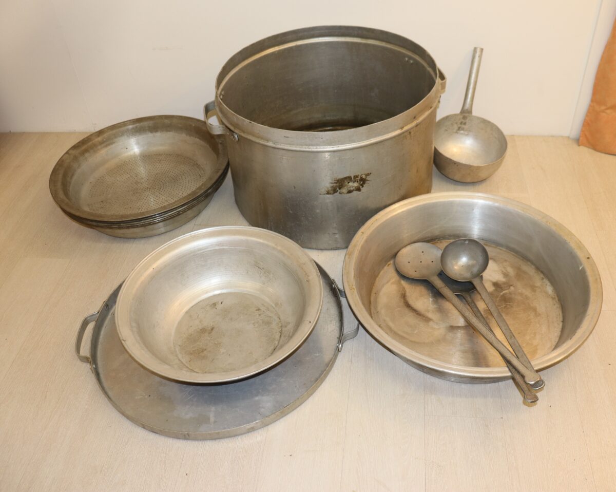 Casserole avec accessoires / env 250 L – Image 1