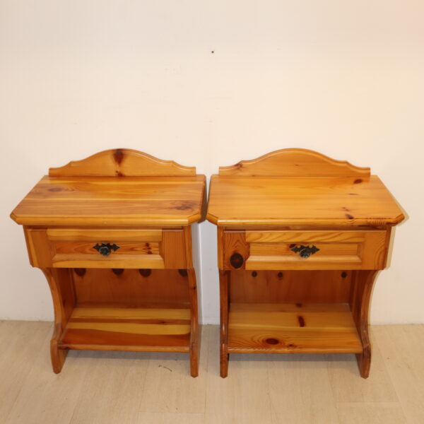 2x tables de nuit en pin