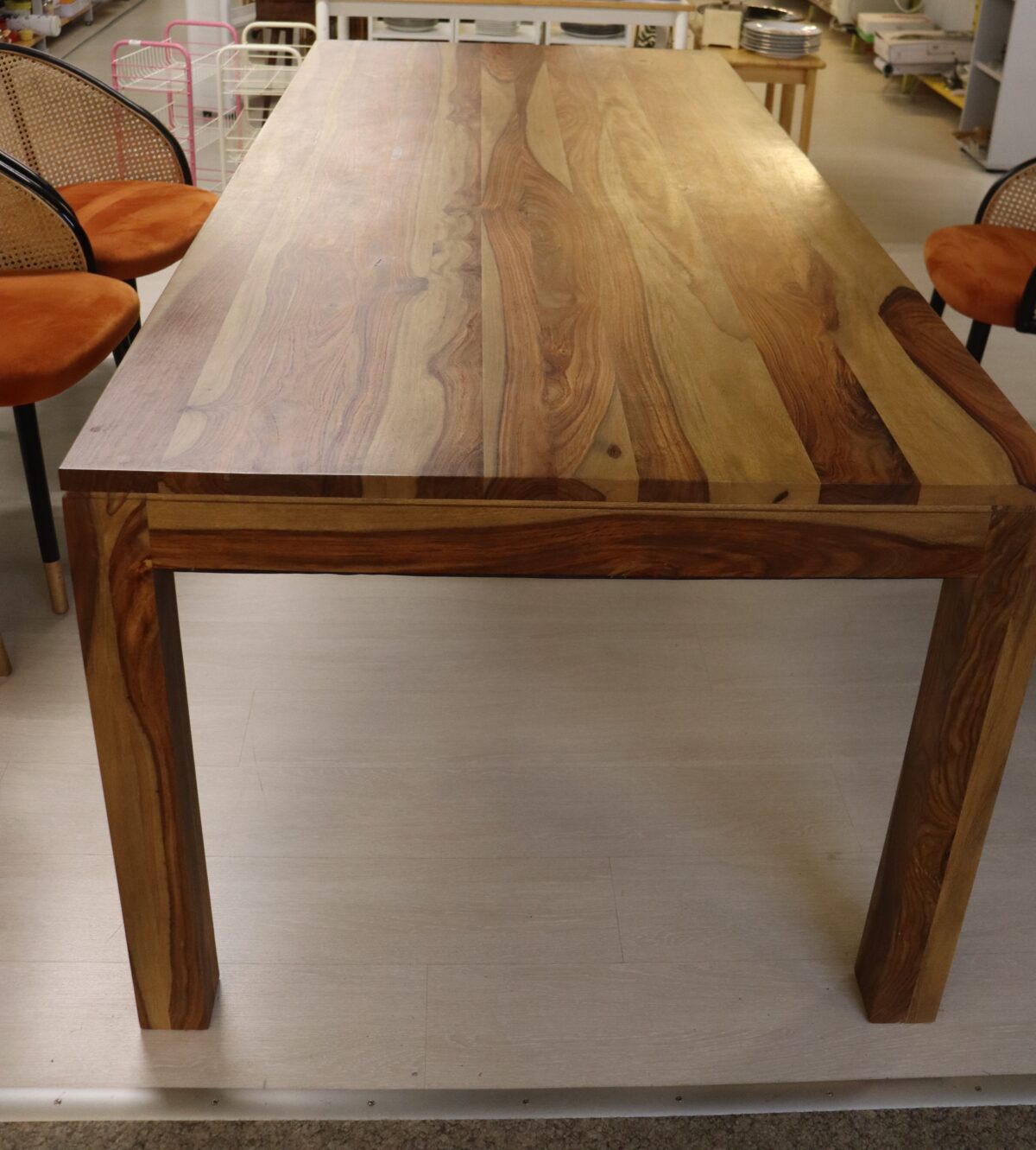 Table de salle à manger – Image 1