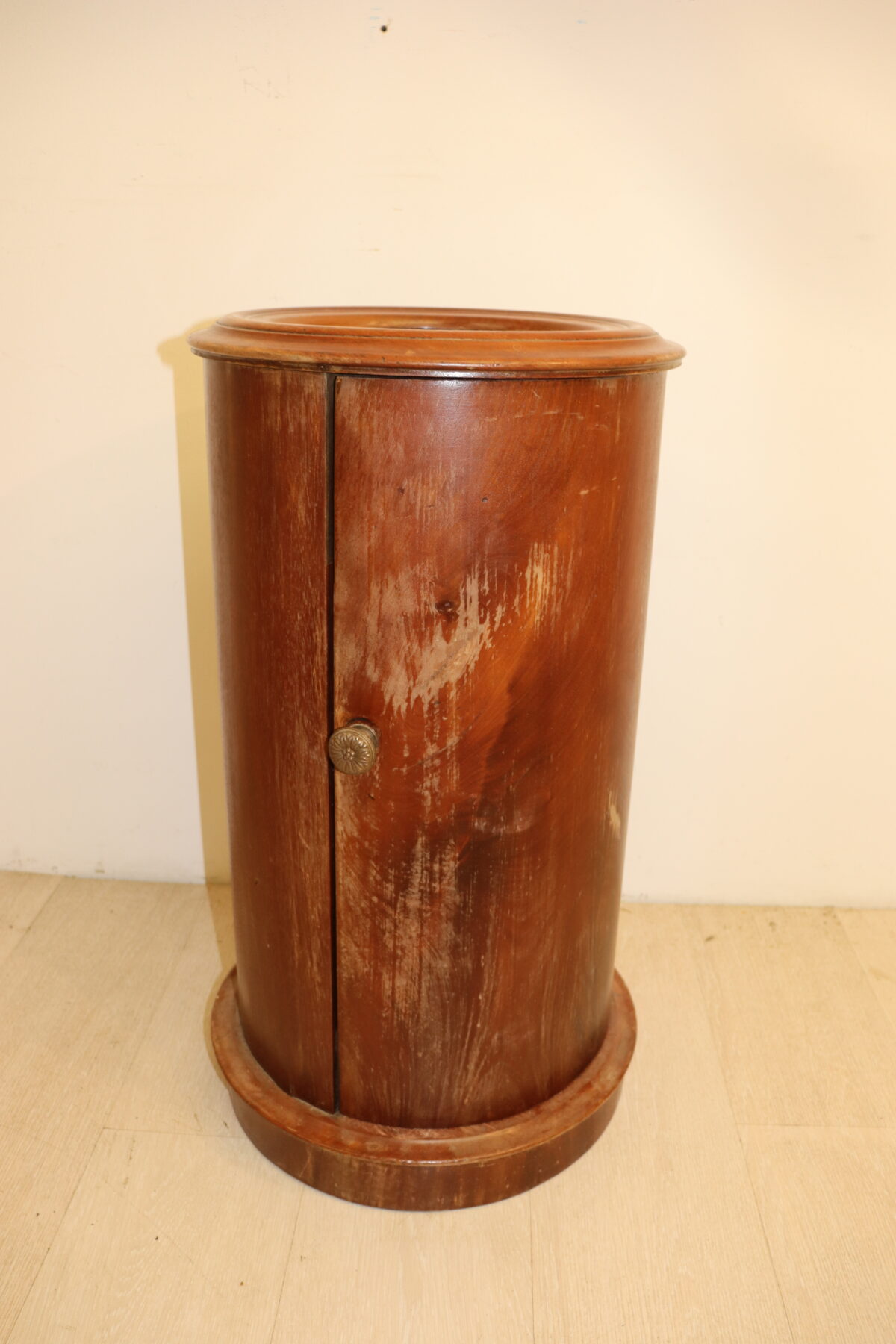 Table de nuit ronde avec marbre – Image 1