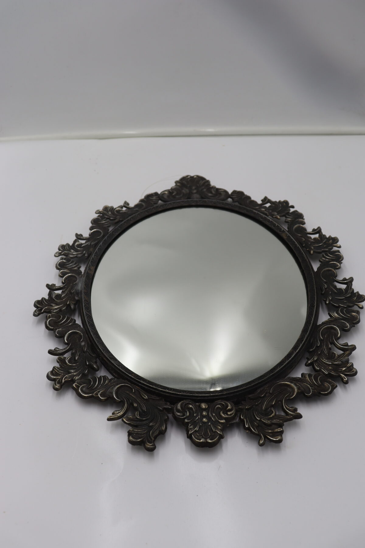 Miroir / tour en métal – Image 1