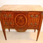 Commode marquetée avec marbre rose