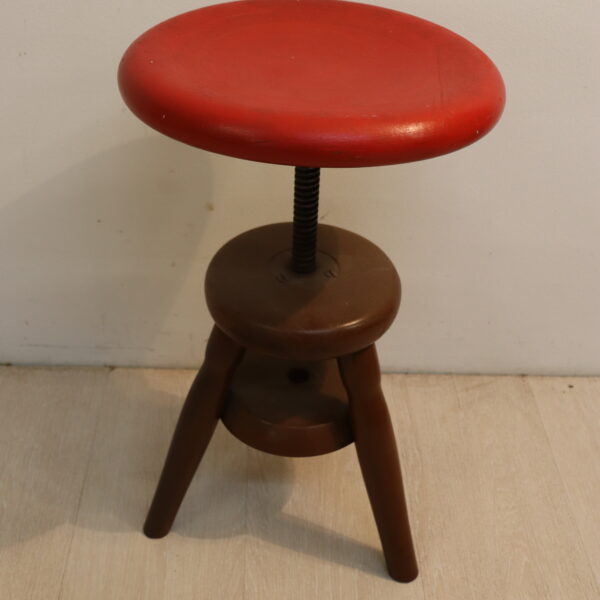 Tabouret en boid réglable