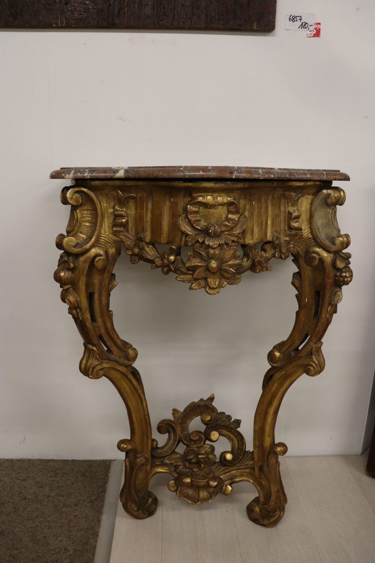Console en bois sculpté doré, plateau en marbre env. 1850 – Image 1