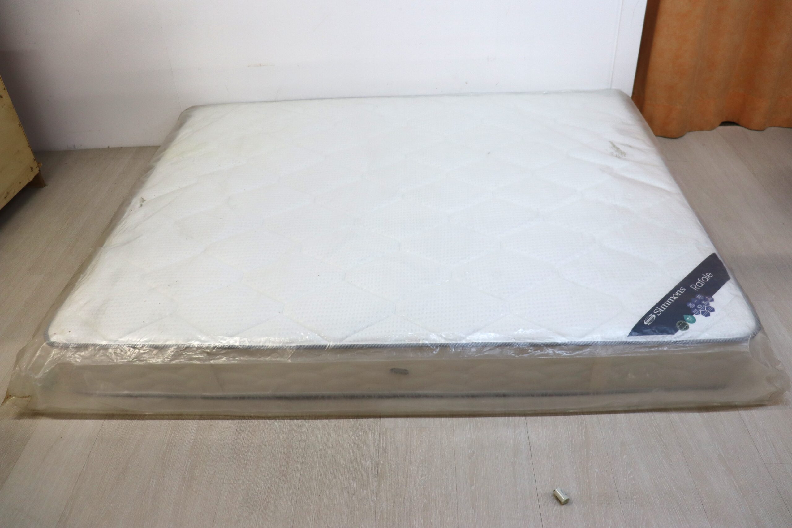 7912 Matelas Simmons Rafale Neuf – Image 1