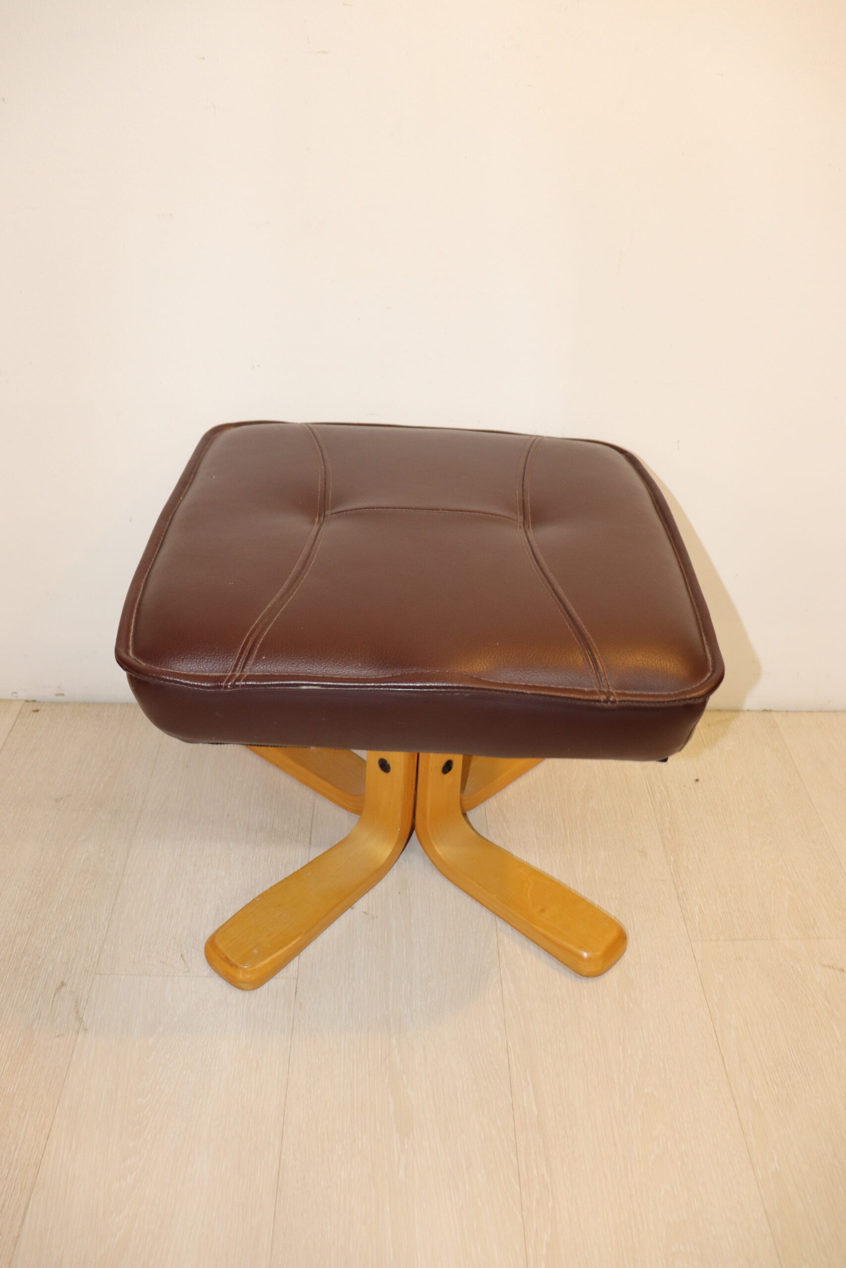 7919 Repose pied – Image 1