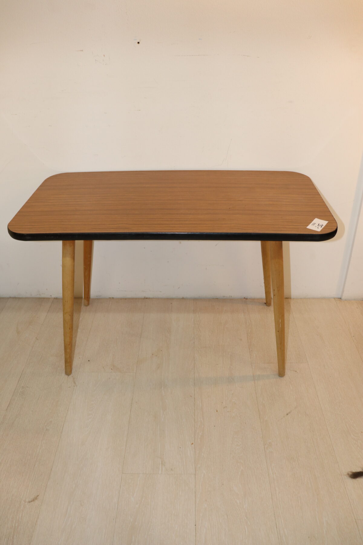 Table de salon en formica – Image 1