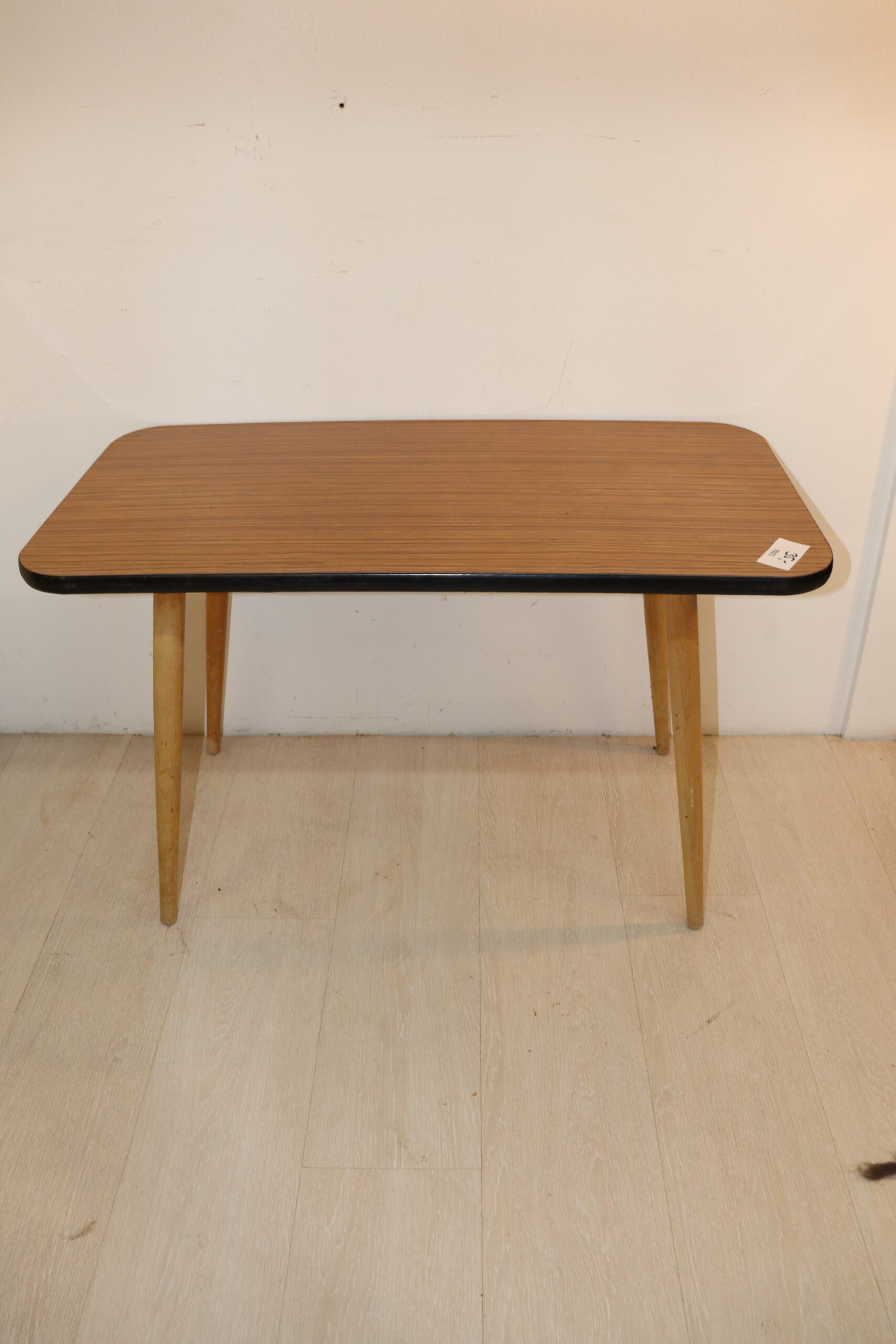 7921 Table de salon en formica – Image 1