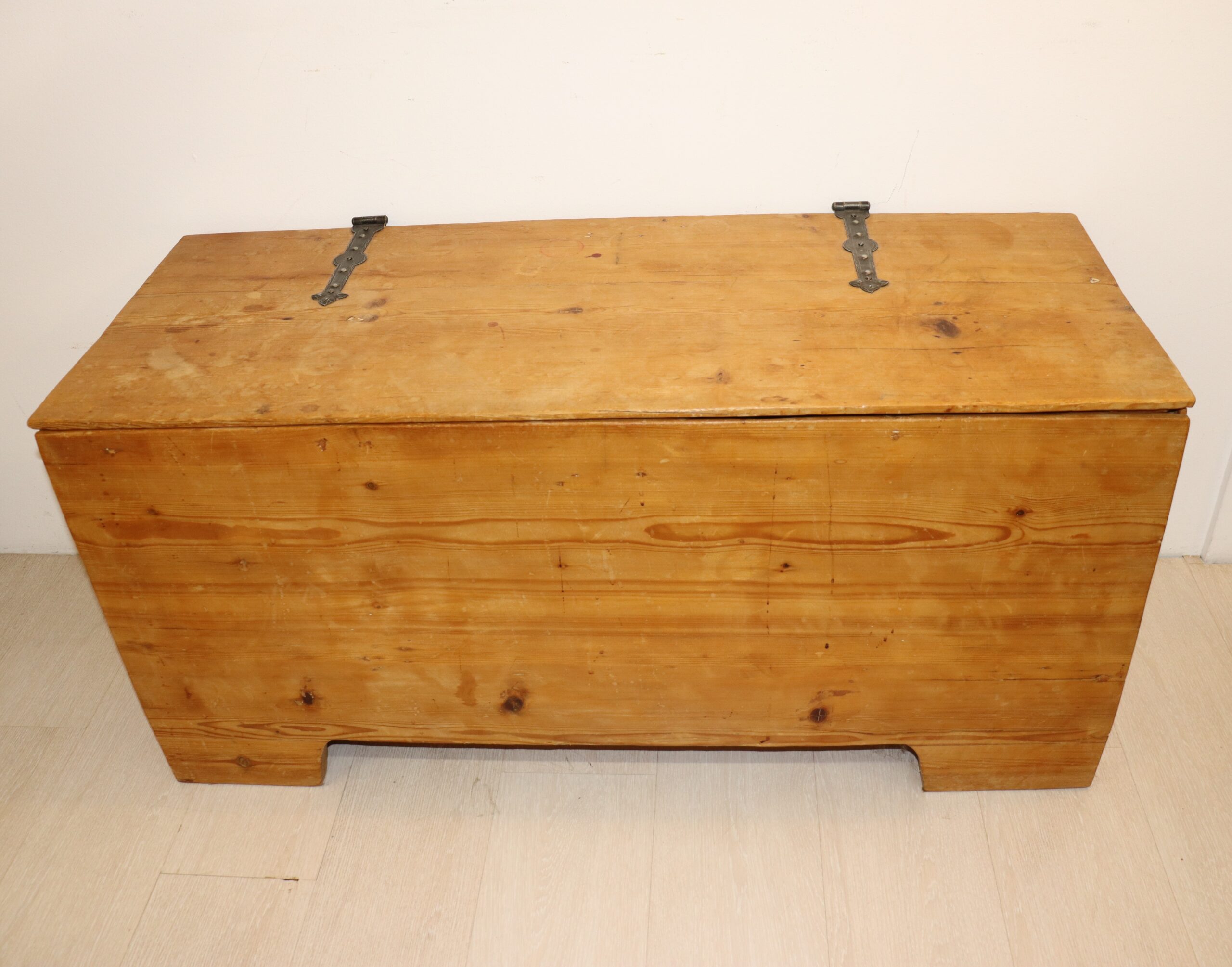 7930 Bahut en sapin – Image 1