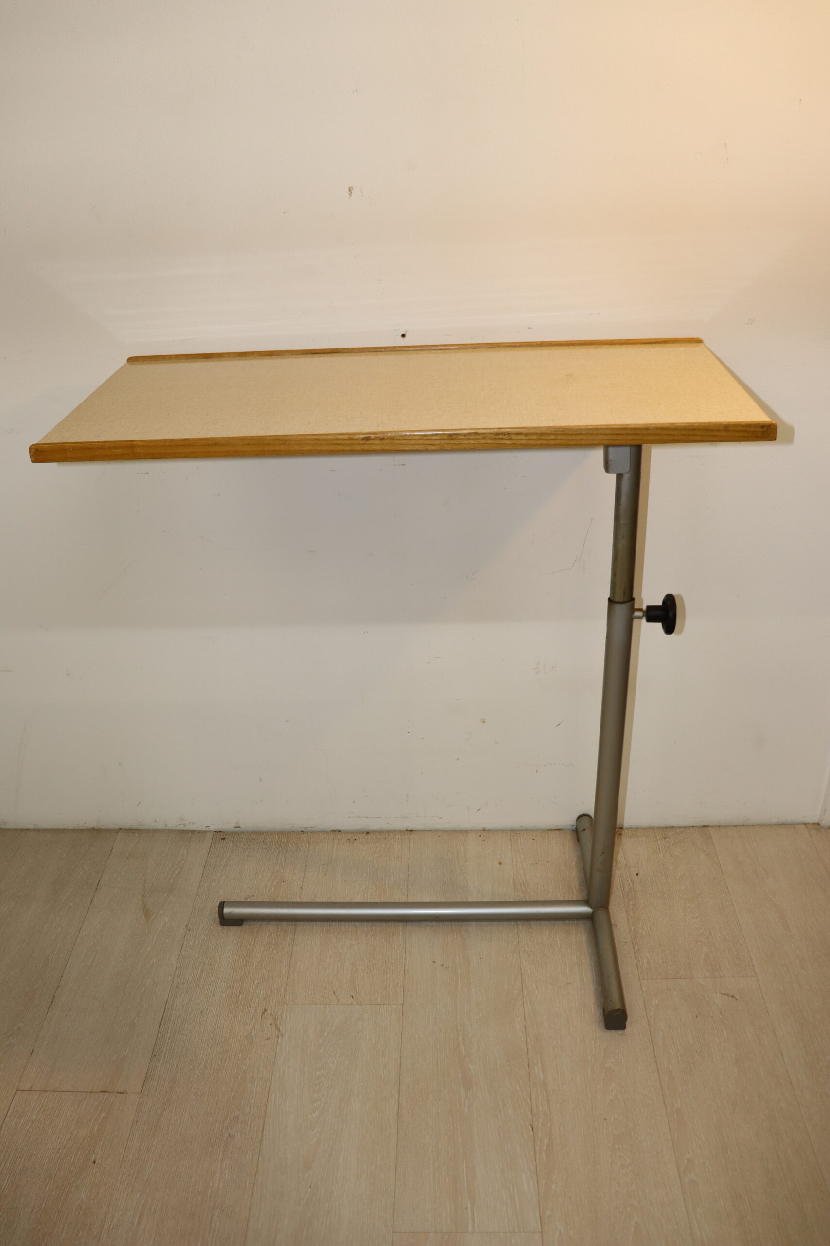 7932 Tablette hauteur réglable – Image 1