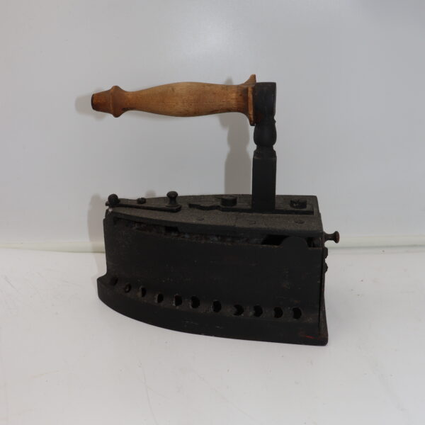 Ancien fer à repasser