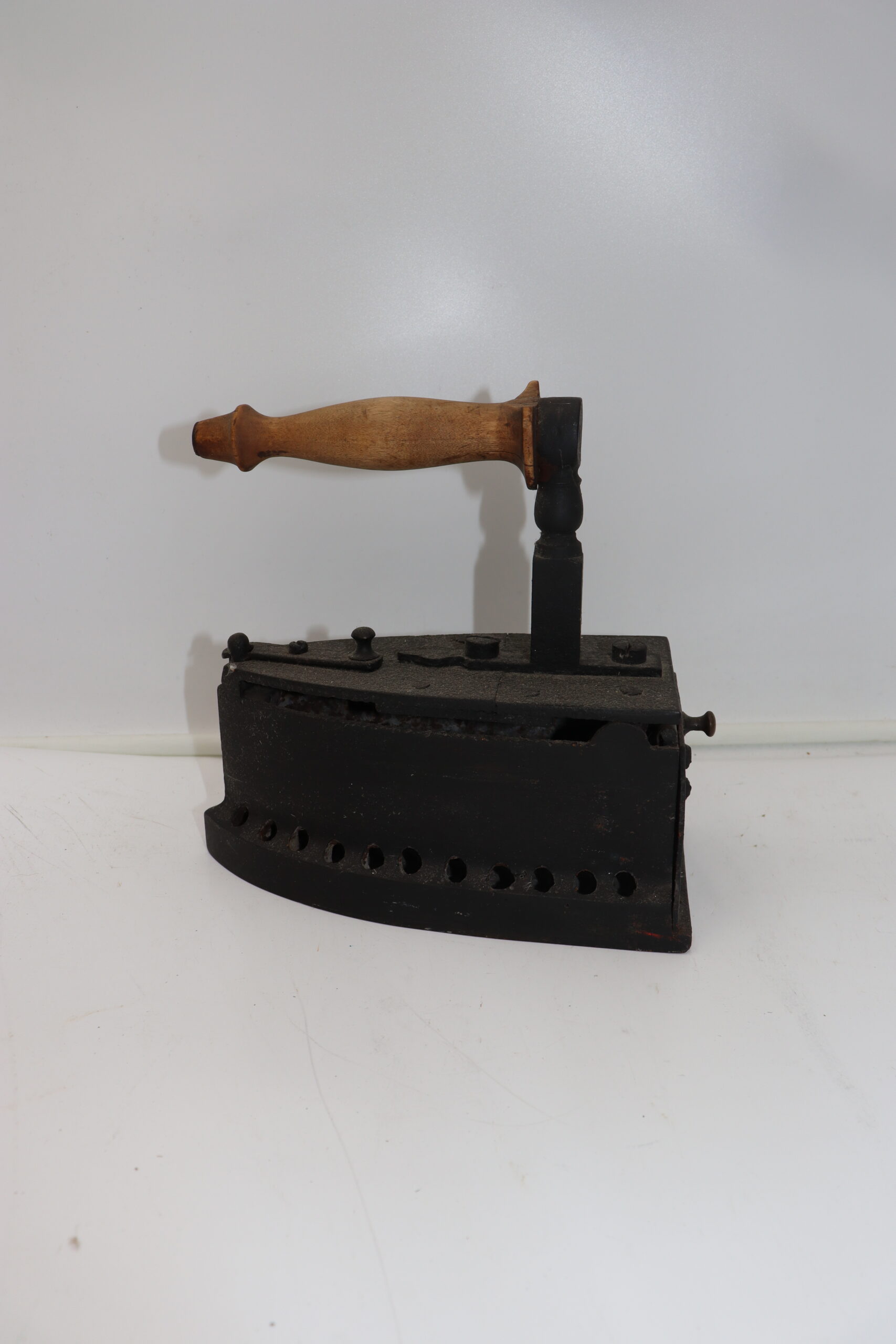 7999 Ancien fer à repasser – Image 1