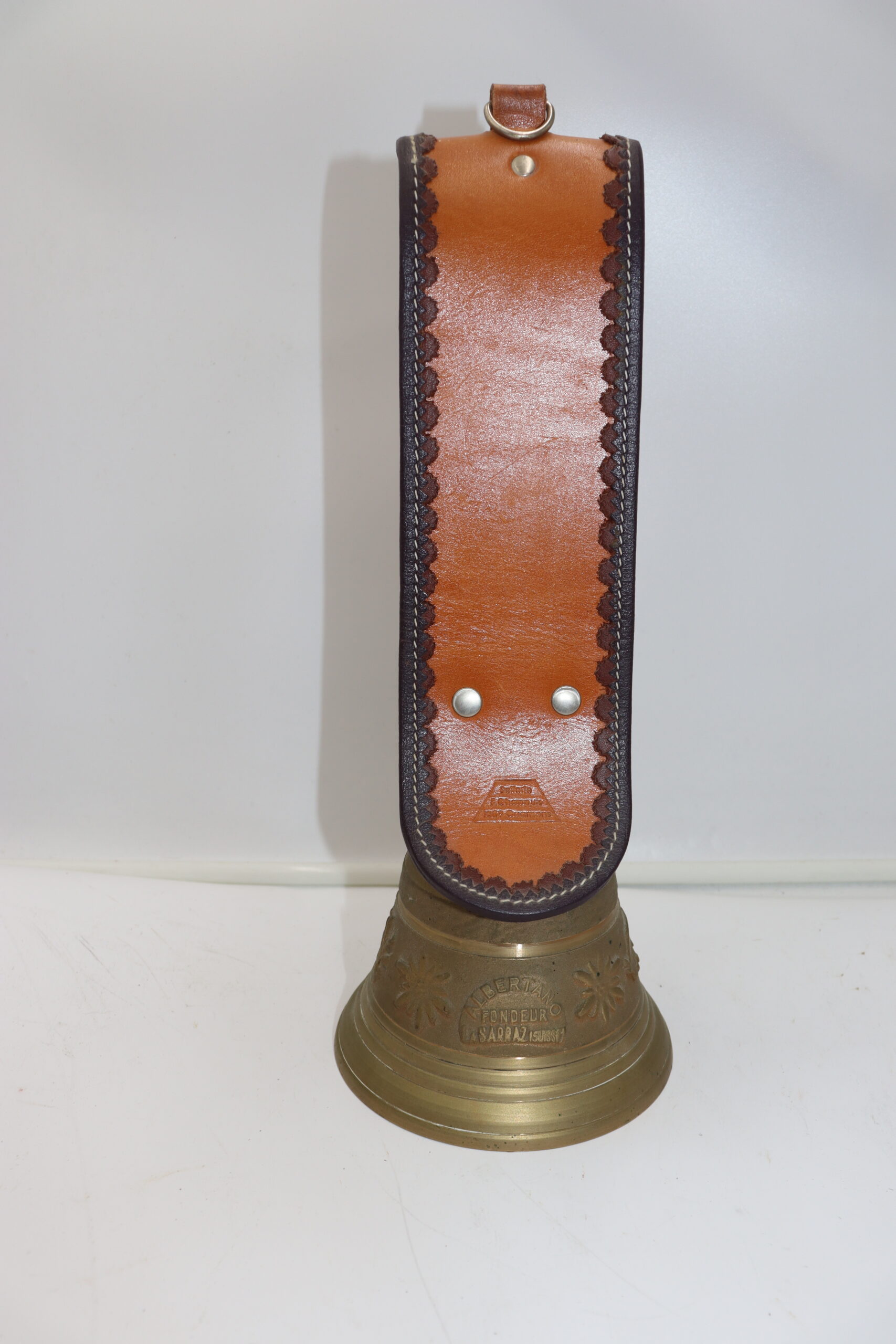 8000 (2) Cloche de Fribourgeoise / Albertano La Sarraz – Image 2