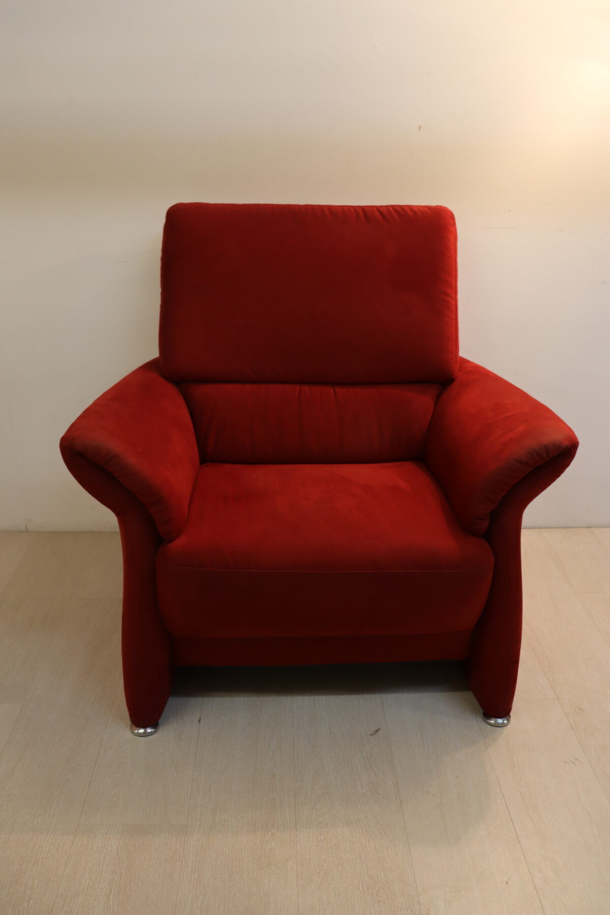 Fauteuil rouge – Image 1