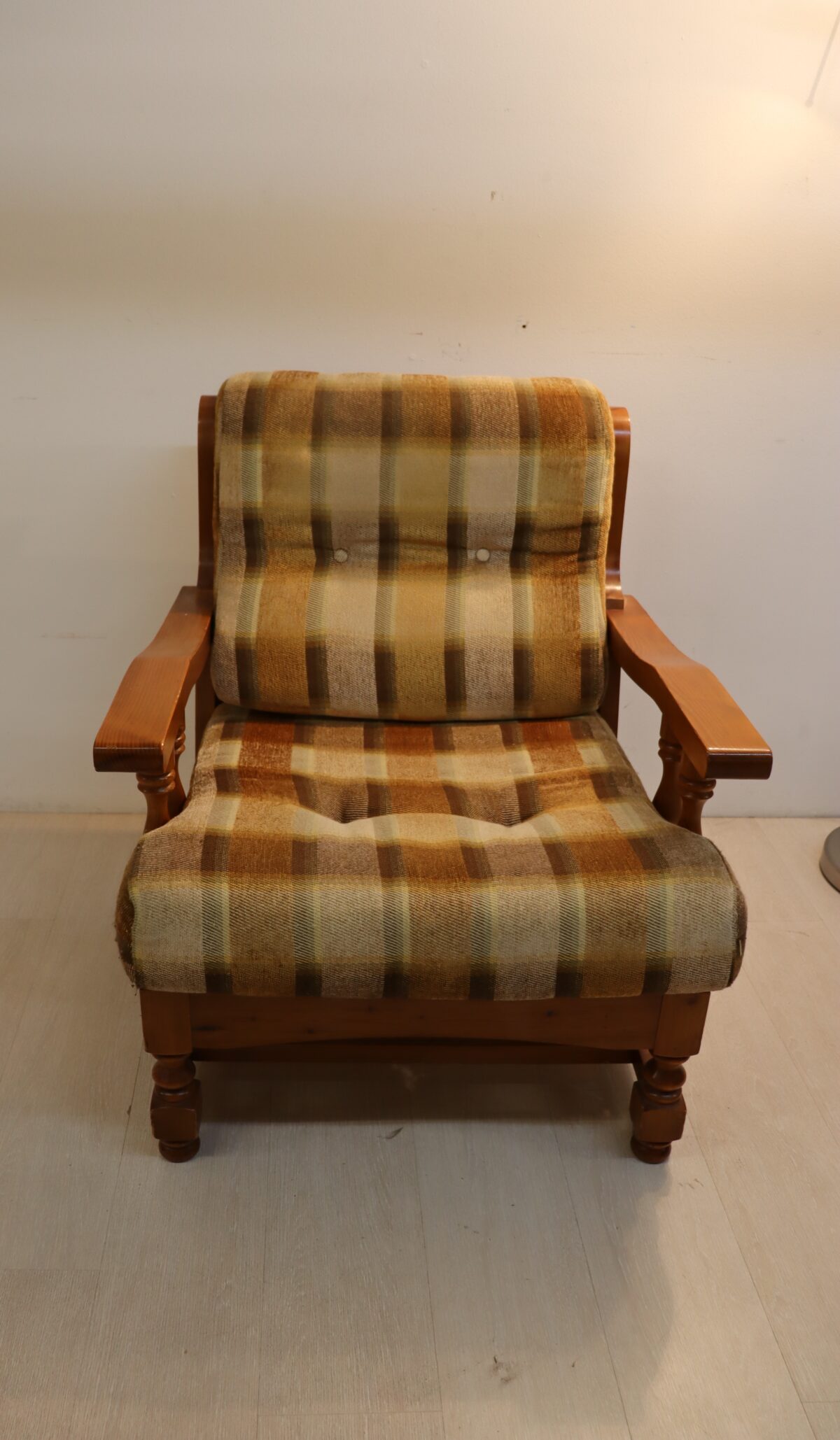 Fauteuil bois – Image 1