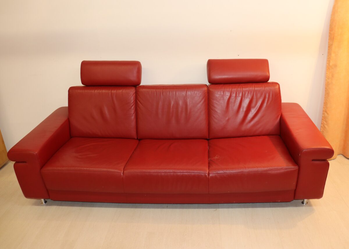 Canapé rouge en cuir – Image 1