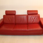Canapé rouge en cuir