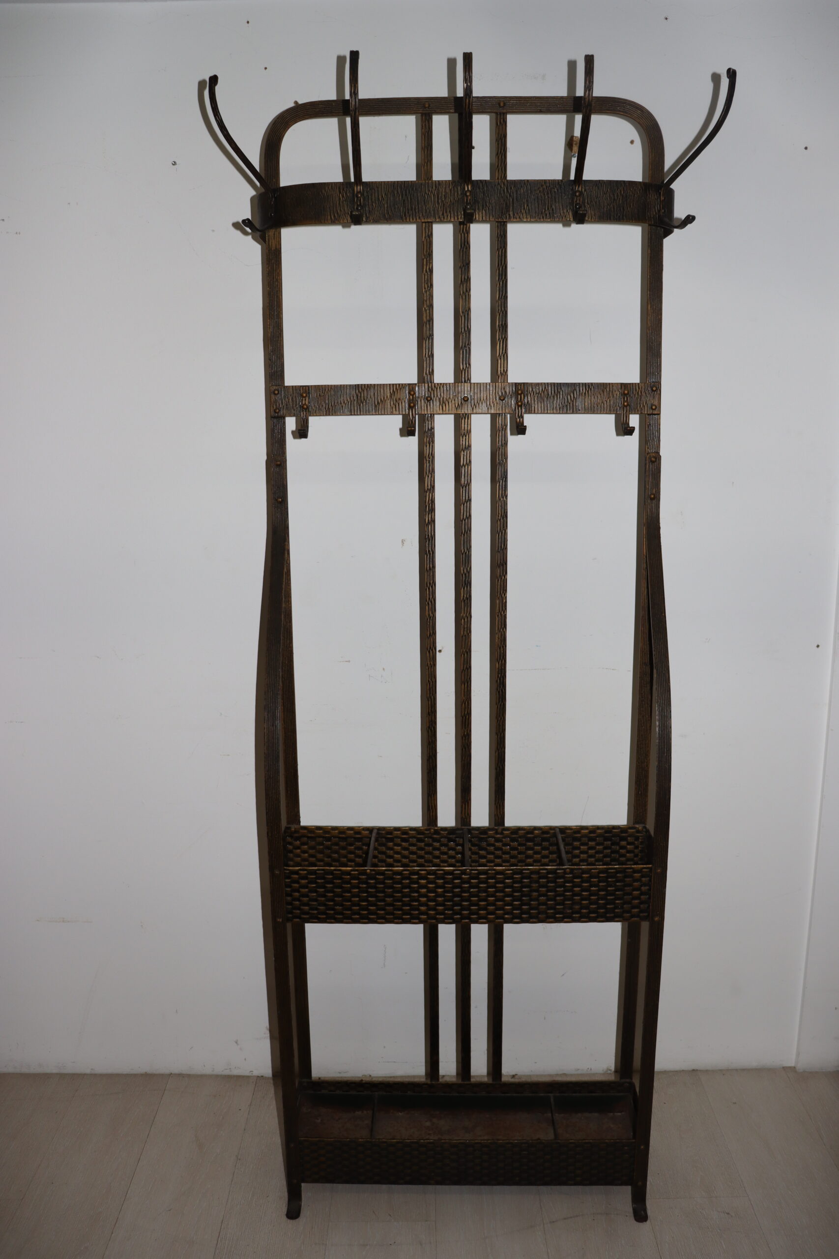 8053 Porte habits – Image 1