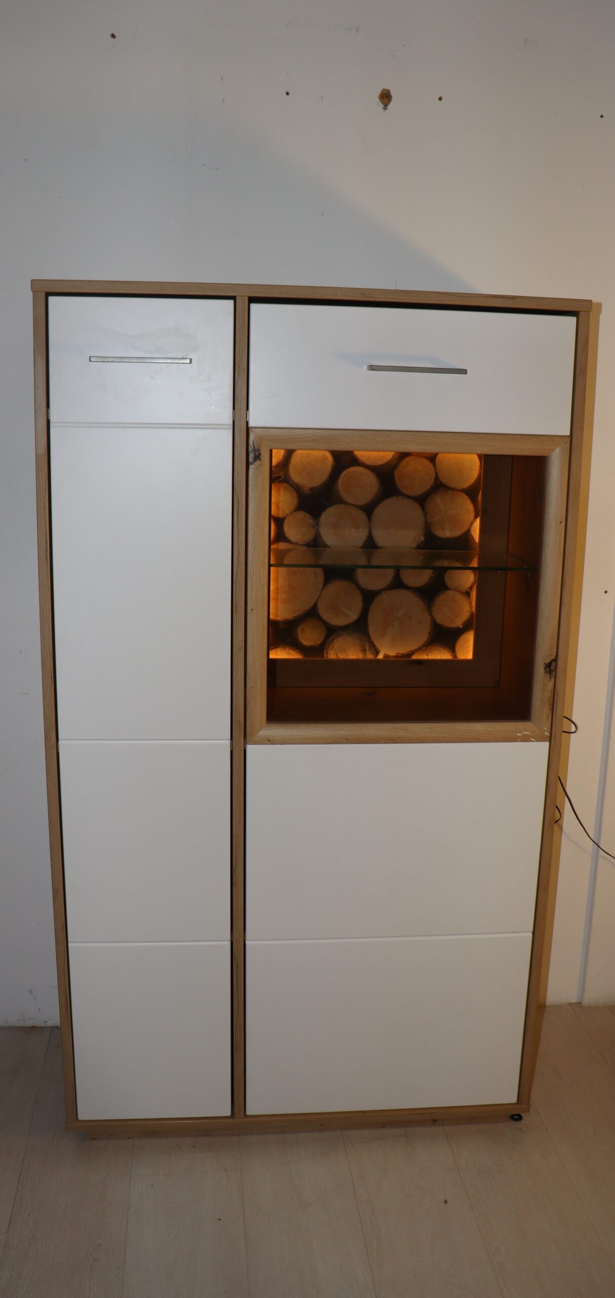 8063 Vitrine – Image 1