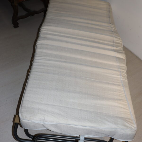 Lit d'appoint pliable sur roulette