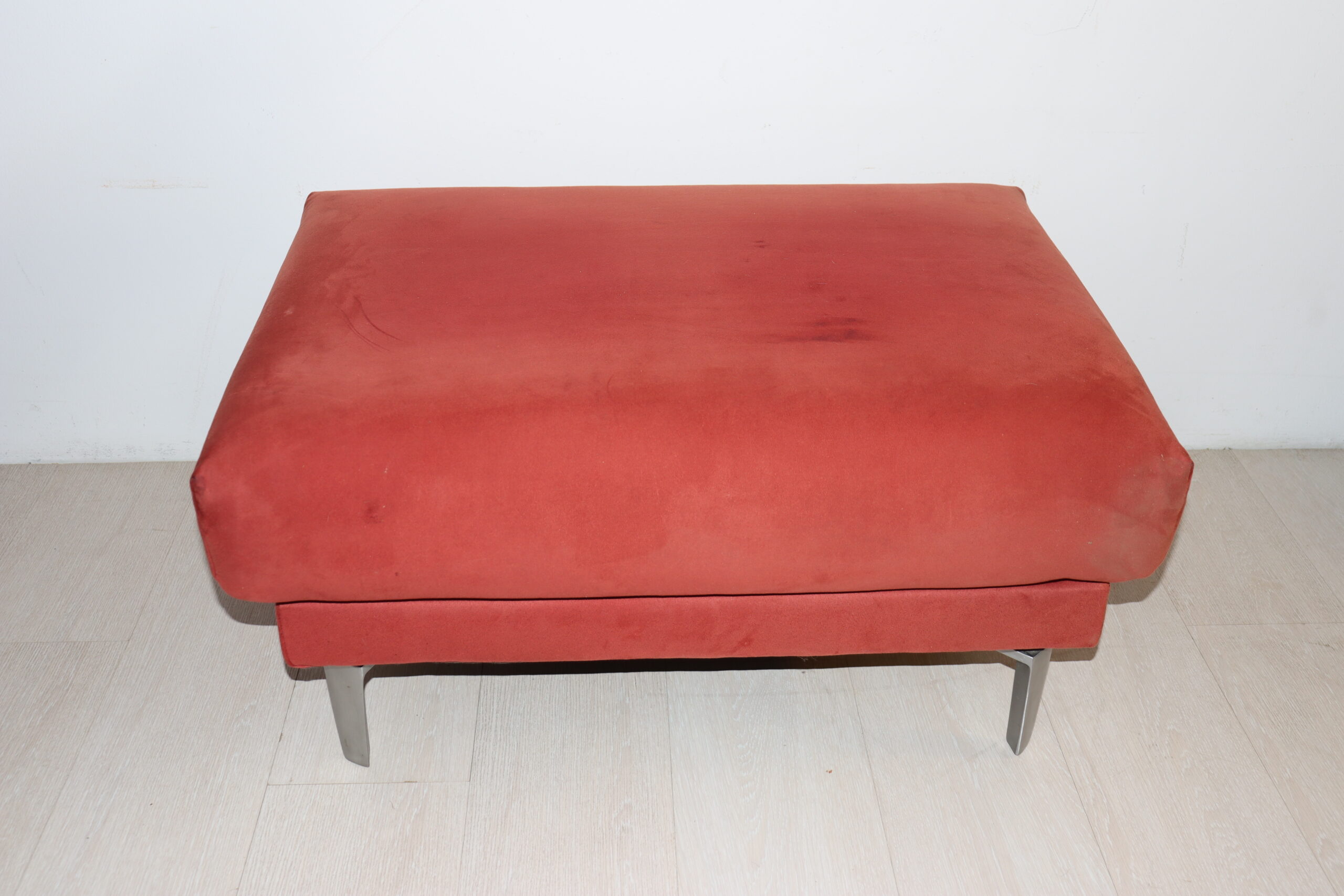 8084 Pouf rouge – Image 1