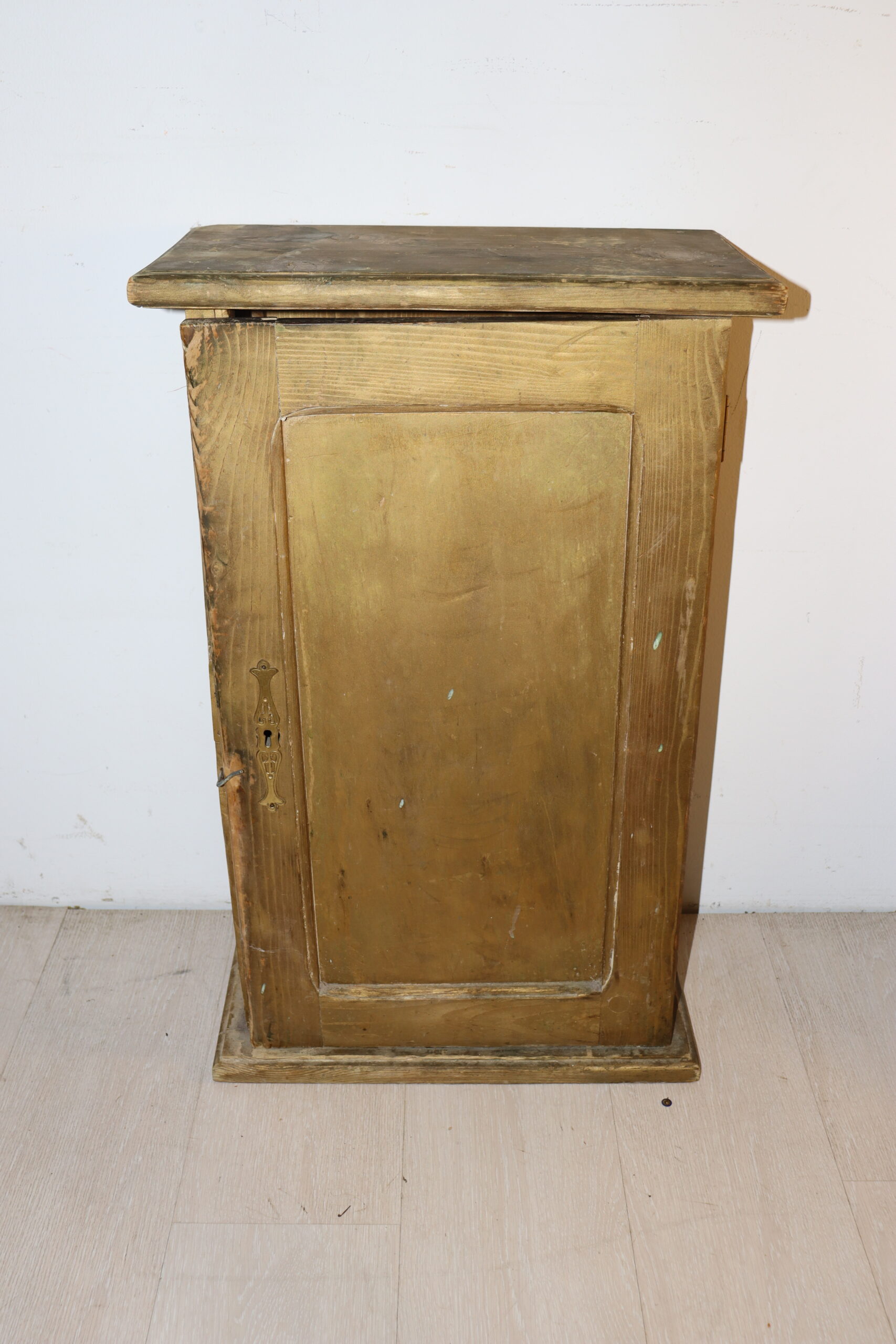 8125 Pharmacie en bois – Image 1