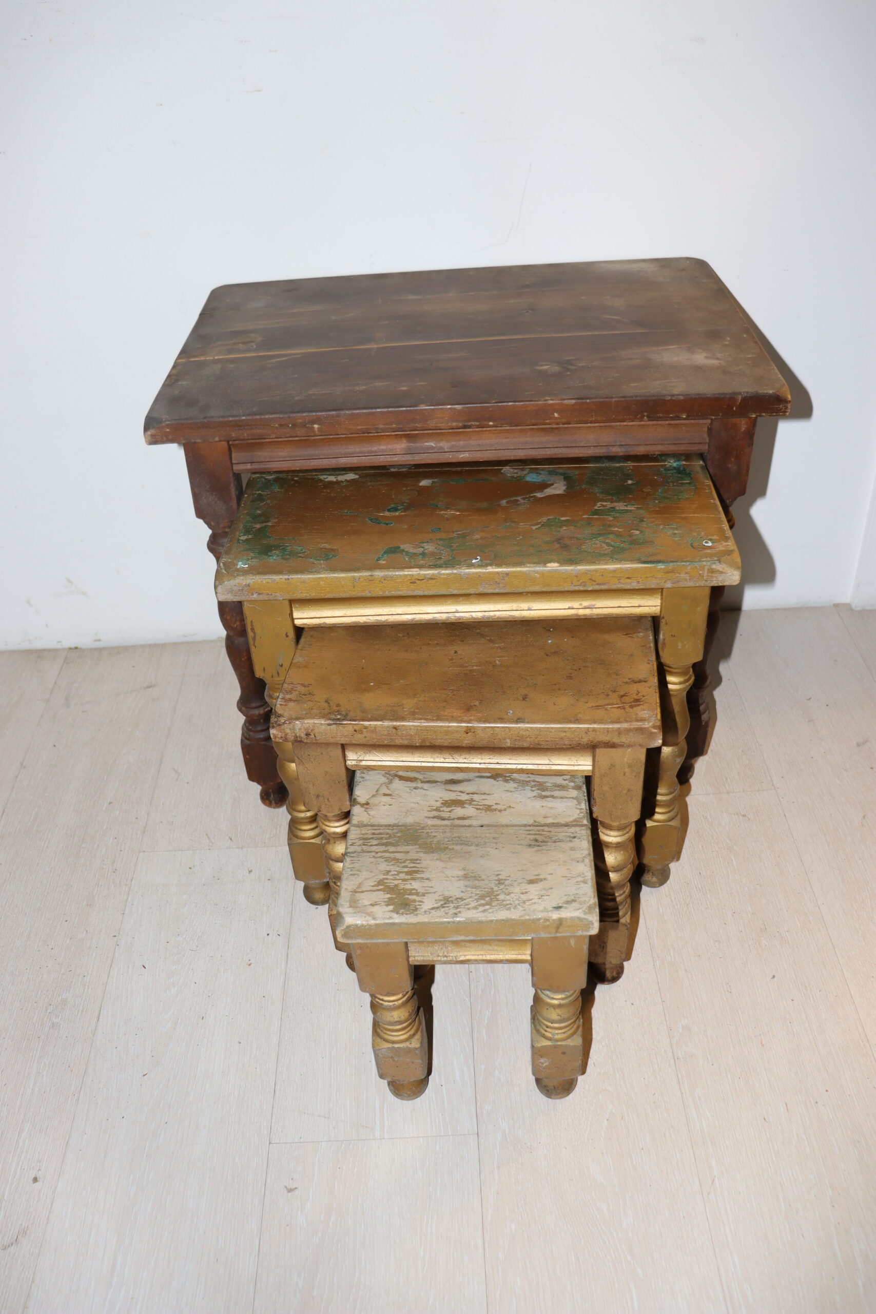 8128 4x tables gigogne – Image 1