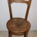 Chaise de bistrot à restaurer