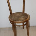 Chaise de bistrot à restaurer