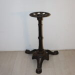 Pied de table en fonte