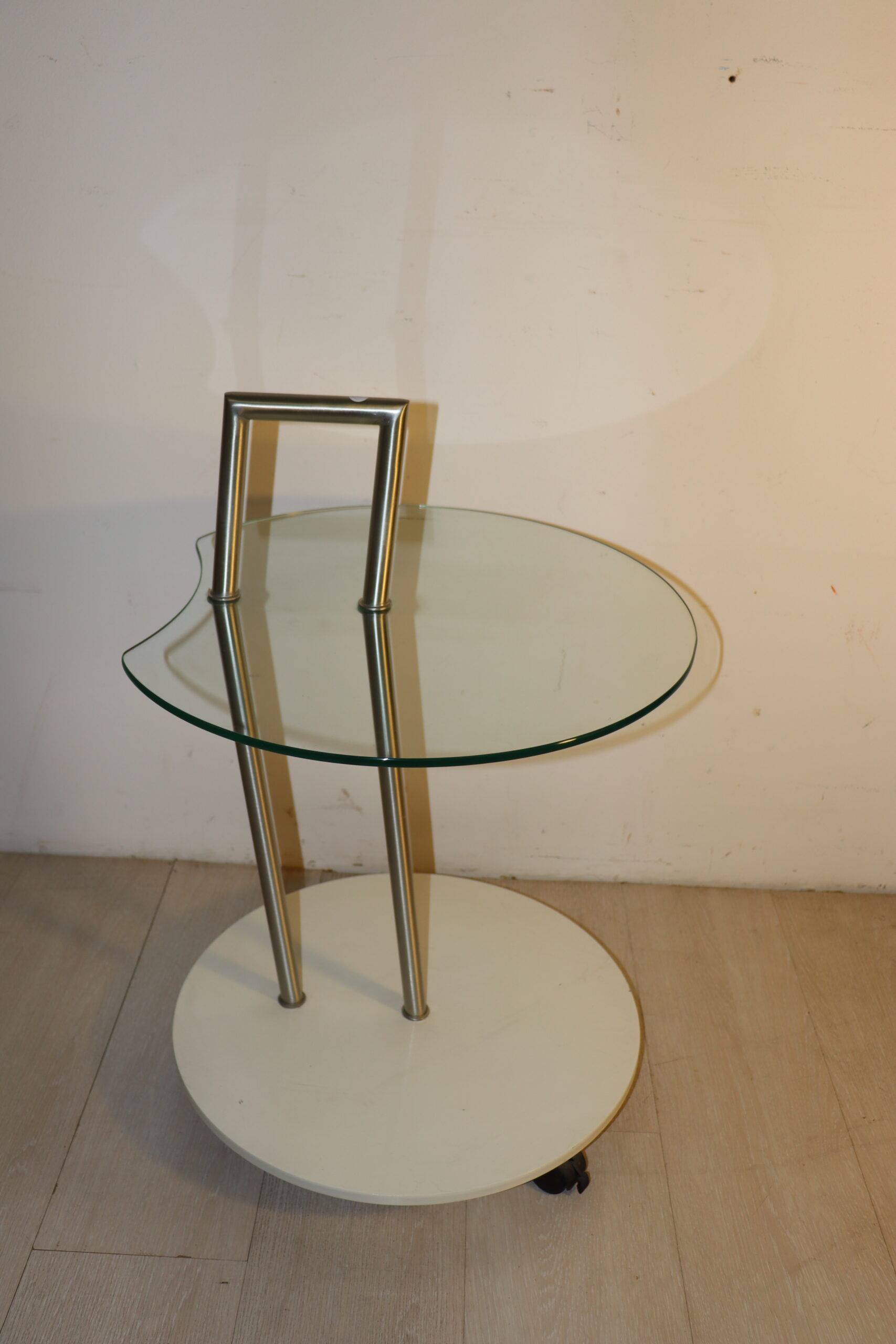 8186 Table d'appoint sur roulette – Image 1