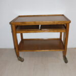 Meuble de bar à roulette