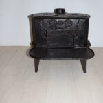 Fourneau à bois ancien