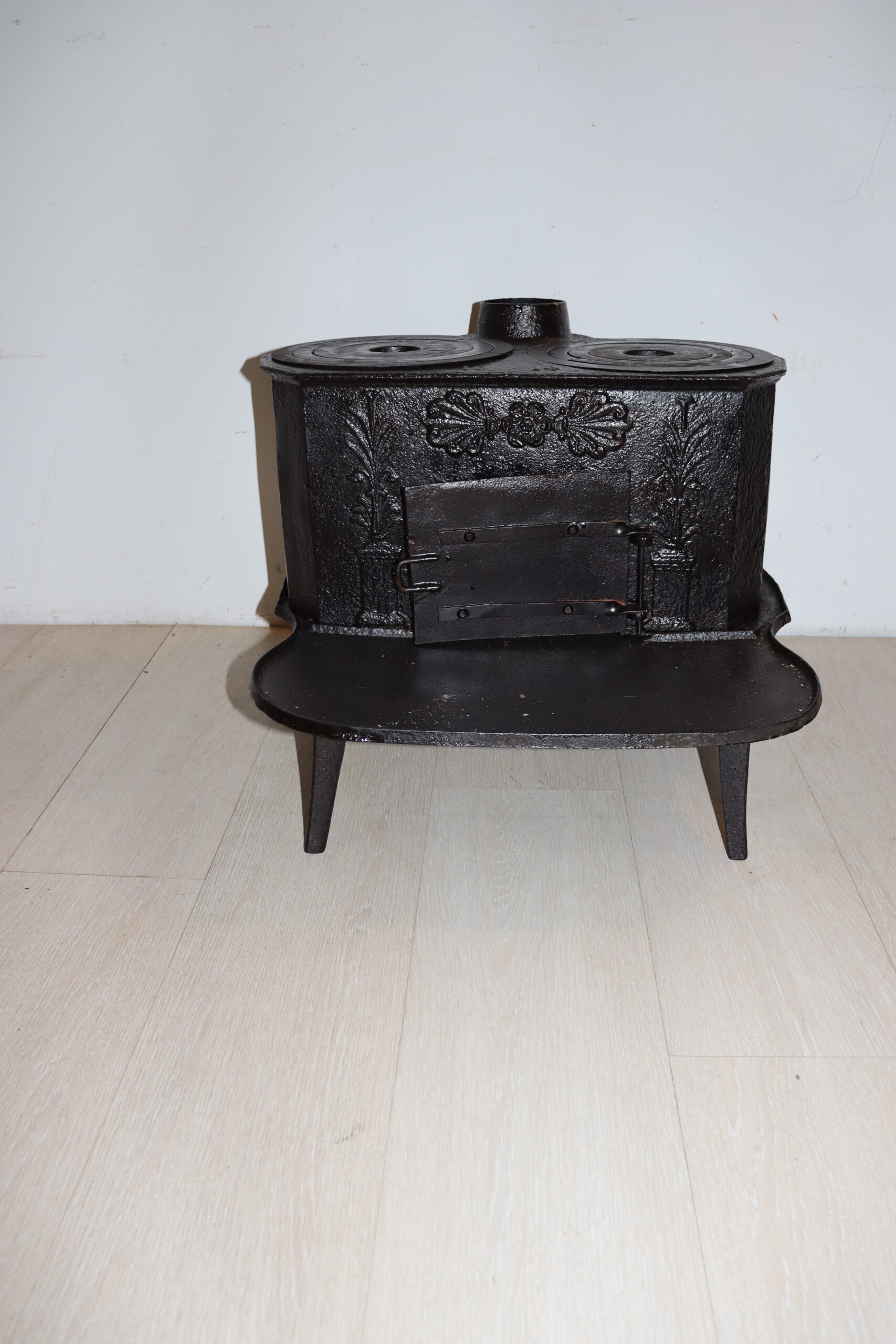 8310 Fourneau à bois ancien – Image 1