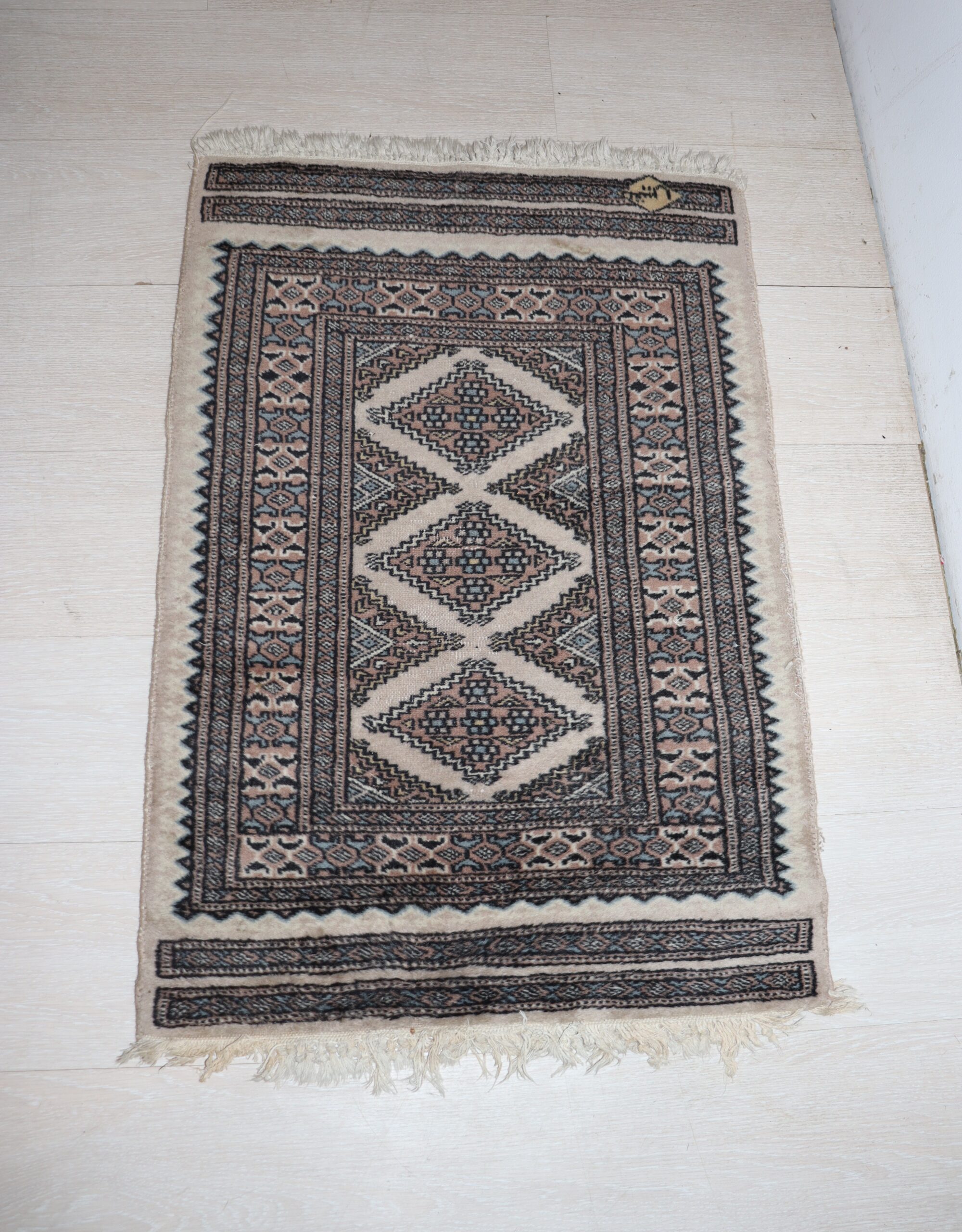 8334 Tapis – Image 1