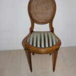 Chaise ancienne à restaurer