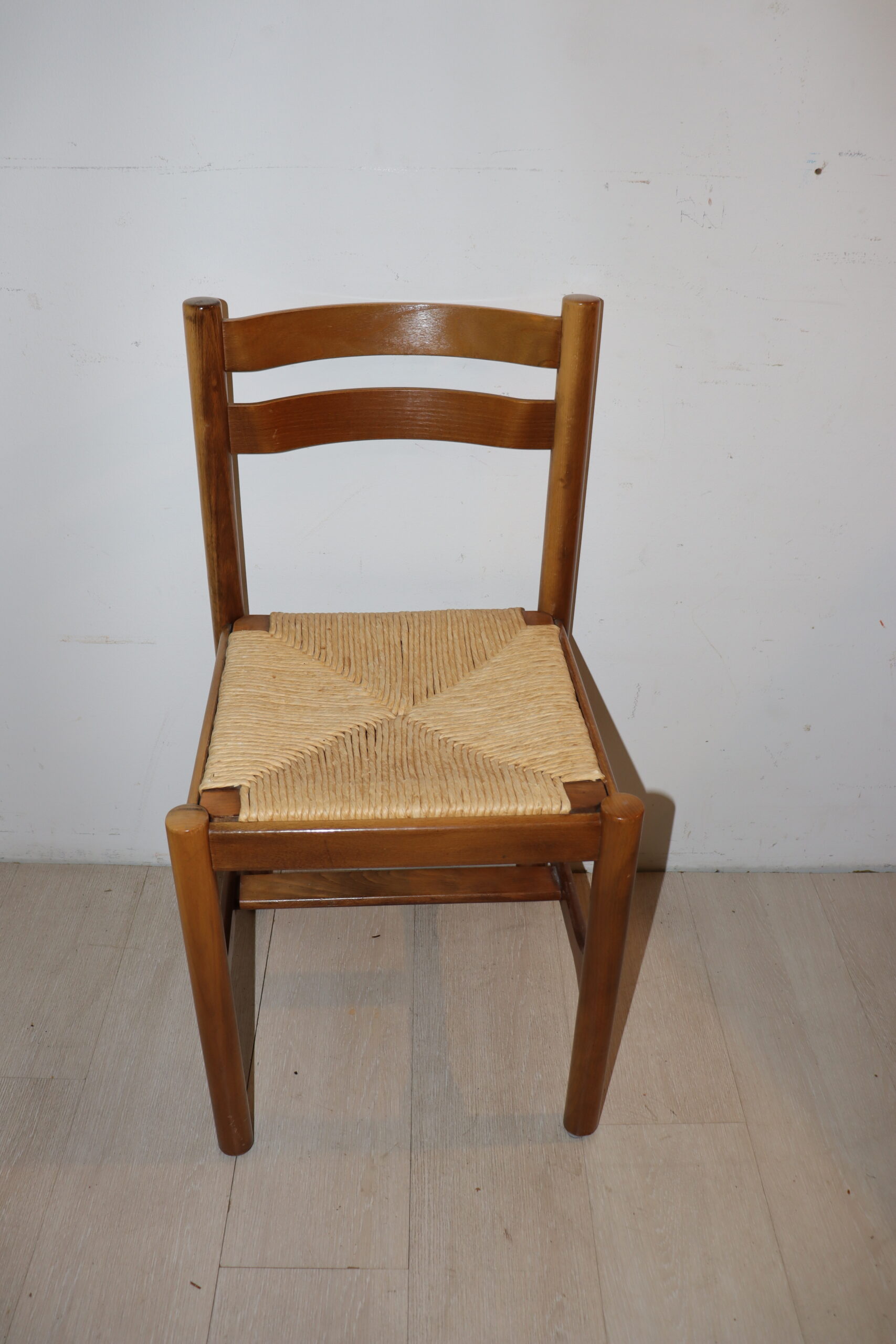 8343 Chaise en bois et paille – Image 1