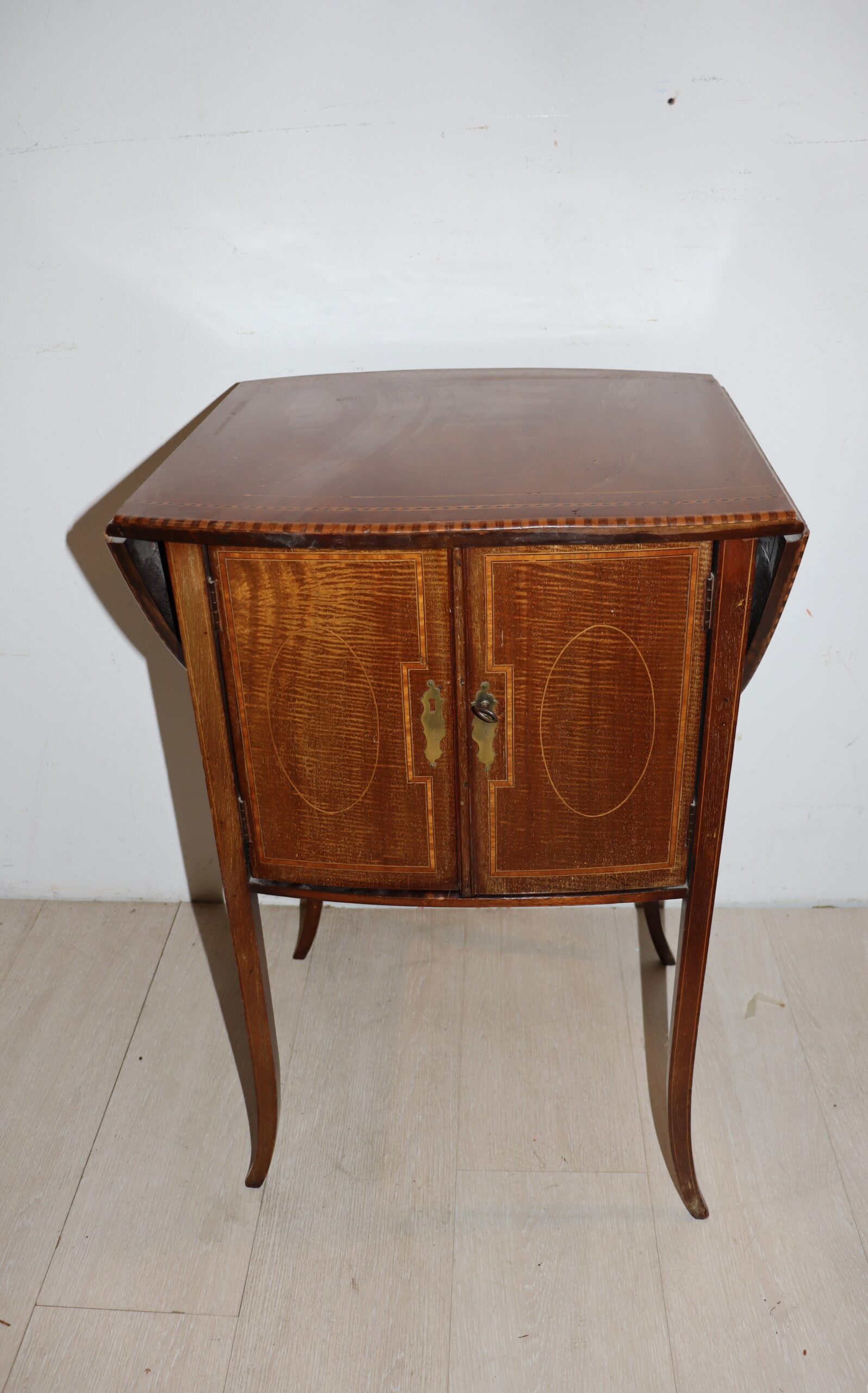 8349 Meuble d'appoint – Image 1