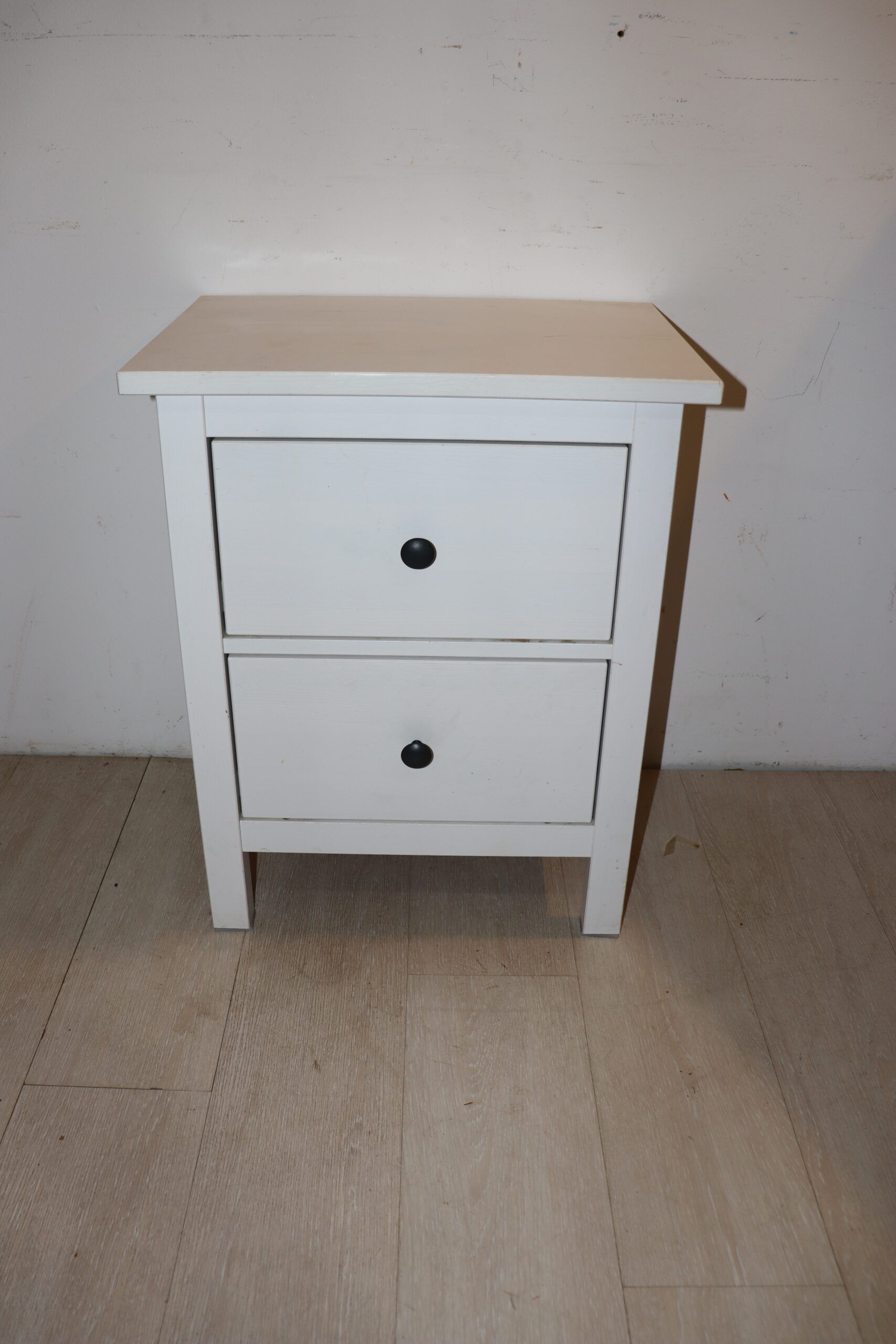 8350 Table de nuit – Image 1