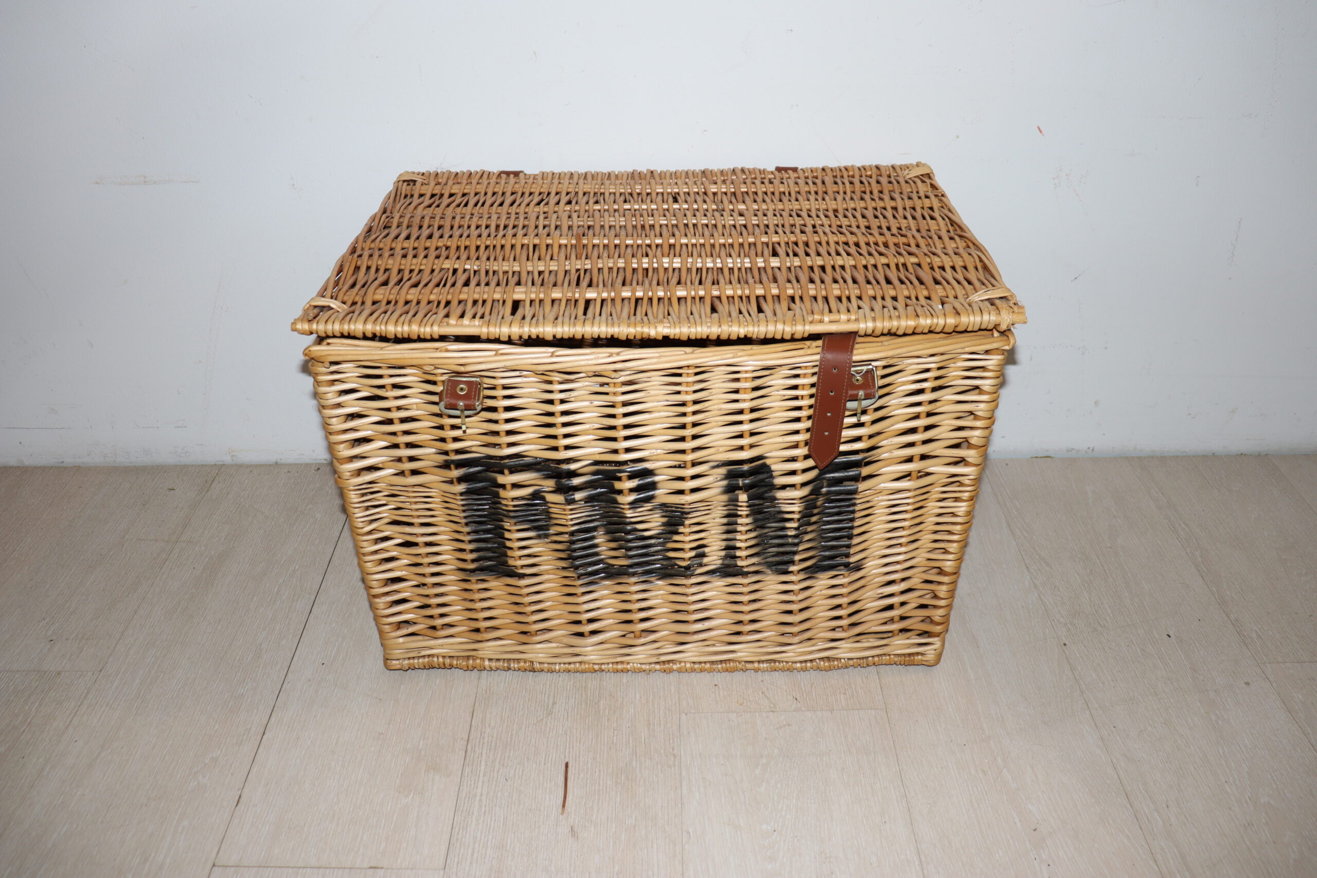 8356 Coffre en osier – Image 1