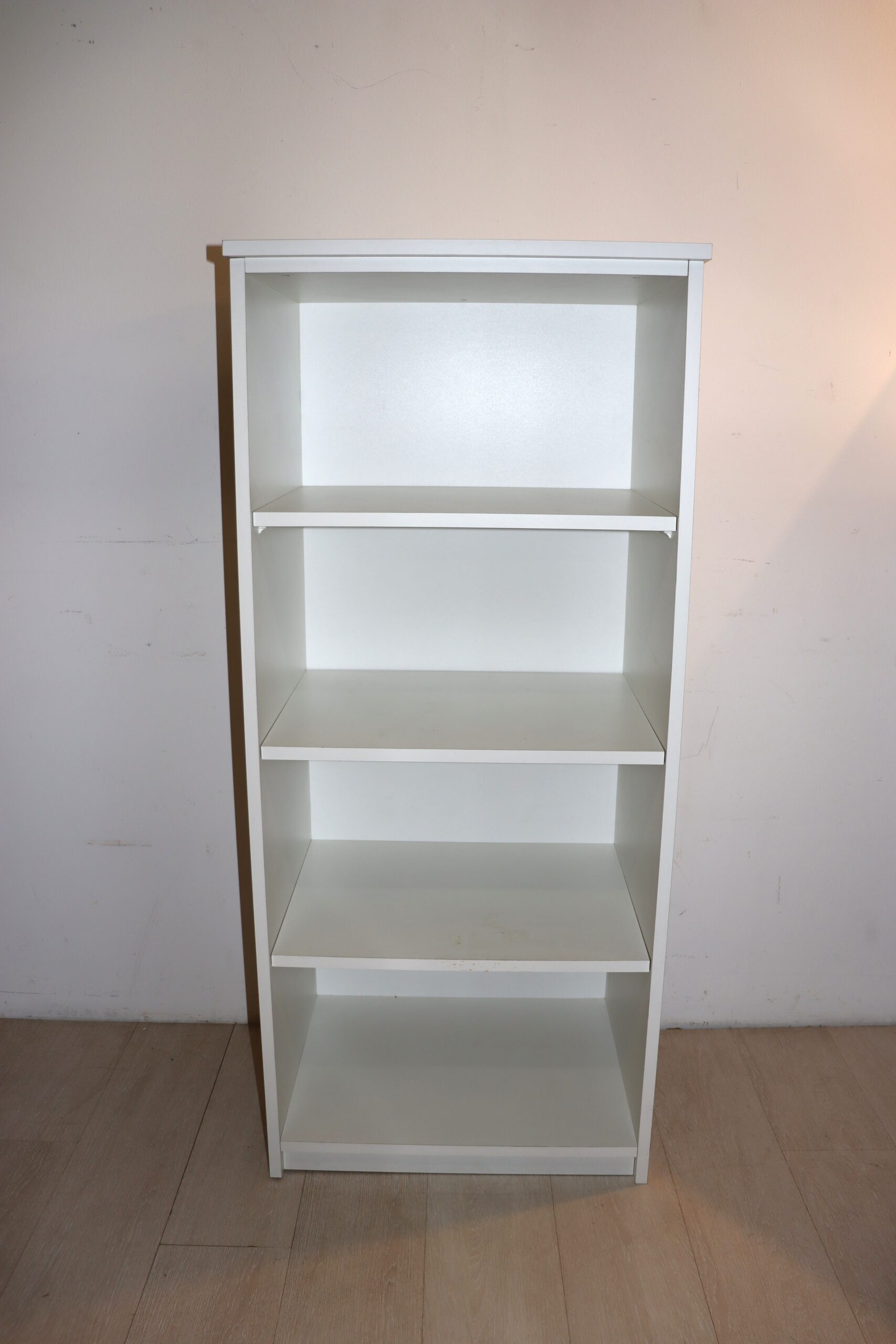 DC 147 Etagère blanche à casier – Image 1