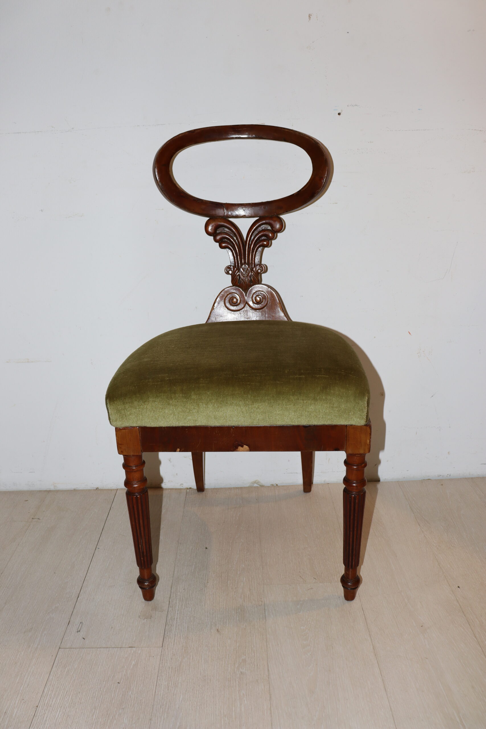 8366 Chaise – Image 1