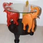 Table de salon avec éléphants